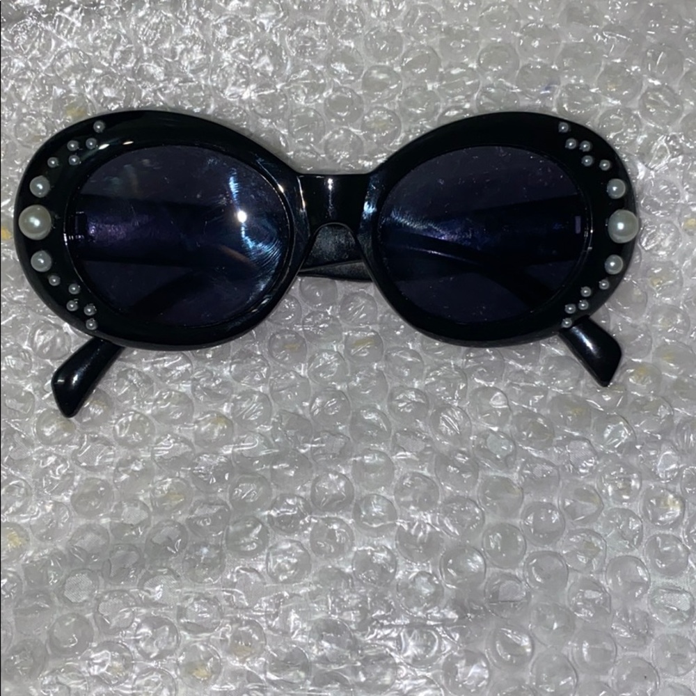 Urban outfitters pearl glasses